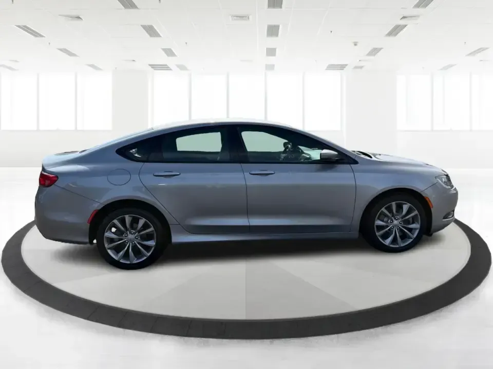 2015 Chrysler 200 S (1C3CCCBG2FN) with an 3.6L V6 DOHC 24V FFV engine, 9-Speed Automatic transmission, located at 1184 Kauffman Ave, Fairborn, OH, 45324, (937) 908-9800, 39.807072, -84.030914 - Need a comfortable, stylish sedan for daily commuting between Wright-Patterson AFB, Beavercreek shopping runs, and weekends out at Fairborn's community events? This 2015 Chrysler 200 S is built for real-life driving-smooth on I-675, easy to park around Downtown Fairborn, and roomy enough for five pa - Photo#1