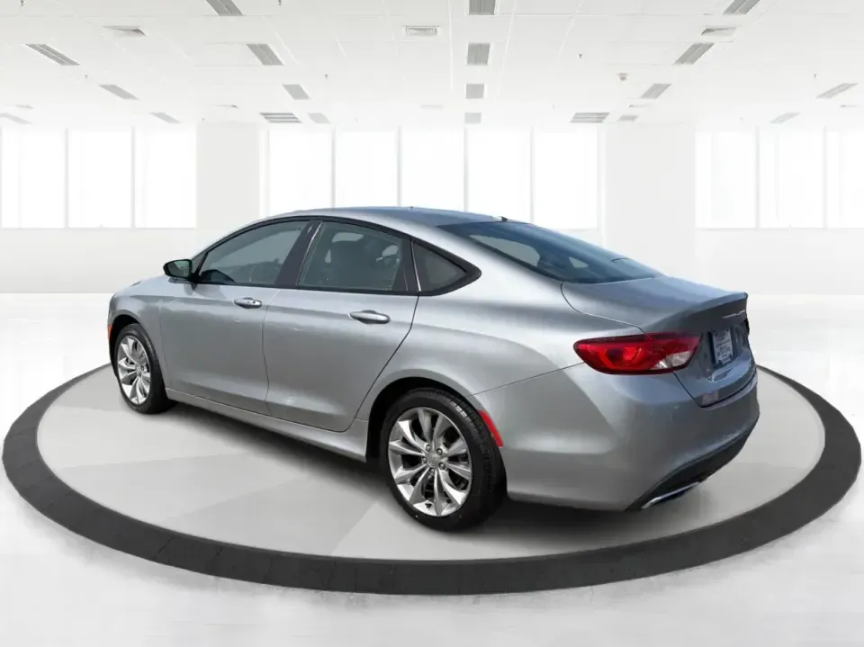 2015 Chrysler 200 S (1C3CCCBG2FN) with an 3.6L V6 DOHC 24V FFV engine, 9-Speed Automatic transmission, located at 1184 Kauffman Ave, Fairborn, OH, 45324, (937) 908-9800, 39.807072, -84.030914 - Need a comfortable, stylish sedan for daily commuting between Wright-Patterson AFB, Beavercreek shopping runs, and weekends out at Fairborn's community events? This 2015 Chrysler 200 S is built for real-life driving-smooth on I-675, easy to park around Downtown Fairborn, and roomy enough for five pa - Photo#4