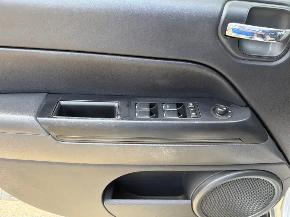 2015 Jeep Compass Sport FWD (1C4NJCBA6FD) with an 2.0L L4 DOHC 16V engine, located at 880 E. National Road, Vandalia, OH, 45377, (937) 908-9800, 39.891918, -84.183594 - Weekday commutes down I75, school drop-offs in Butler Township, and quick weekend getaways to the National Museum of the U.S. Air Force or Taylorsville MetroPark all call for an SUV that's easy to live with, comfortable for five, and efficient enough to keep your budget in check. This **2015 Jeep Co - Photo#17