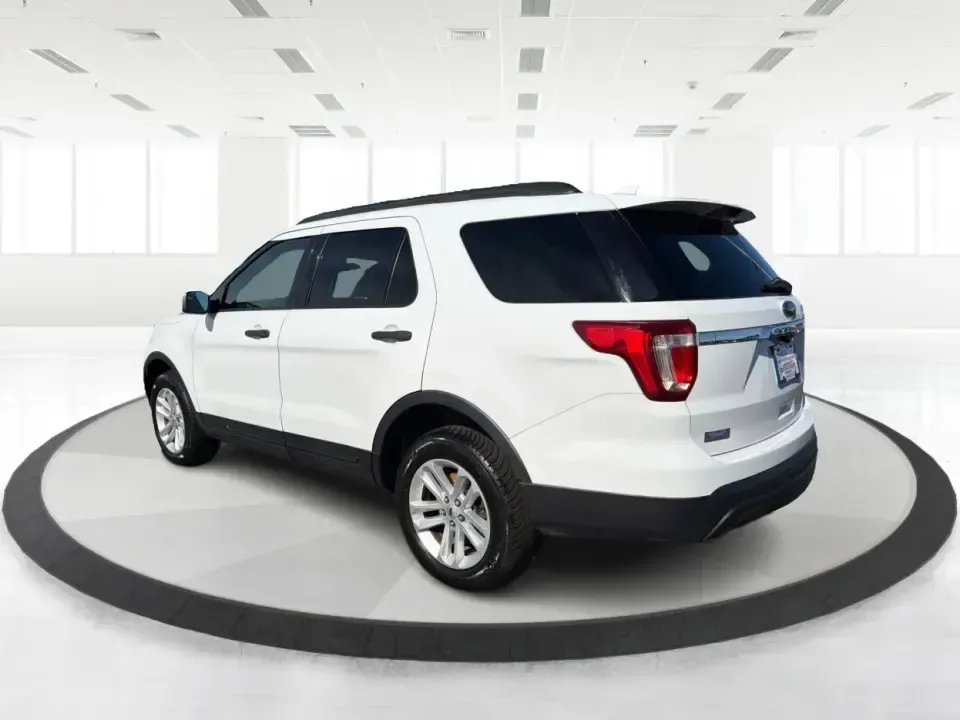 2017 Ford Explorer Base 4WD (1FM5K8B84HG) with an 3.5L V6 DOHC 24V engine, 6A transmission, located at 880 E. National Road, Vandalia, OH, 45377, (937) 908-9800, 39.891918, -84.183594 - Need one SUV that can handle the weekday school run, the I75 commute, and a weekend getaway to the Dayton attractions-all without feeling cramped? This **2017 Ford Explorer Base 4WD** is built for real-life Vandalia driving, with **three rows for 7 passengers**, confident **four-wheel drive**, and t - Photo#4
