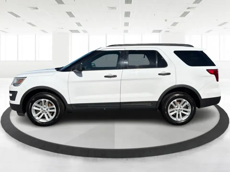 2017 Ford Explorer Base 4WD (1FM5K8B84HG) with an 3.5L V6 DOHC 24V engine, 6A transmission, located at 880 E. National Road, Vandalia, OH, 45377, (937) 908-9800, 39.891918, -84.183594 - Need one SUV that can handle the weekday school run, the I75 commute, and a weekend getaway to the Dayton attractions-all without feeling cramped? This **2017 Ford Explorer Base 4WD** is built for real-life Vandalia driving, with **three rows for 7 passengers**, confident **four-wheel drive**, and t - Photo#5