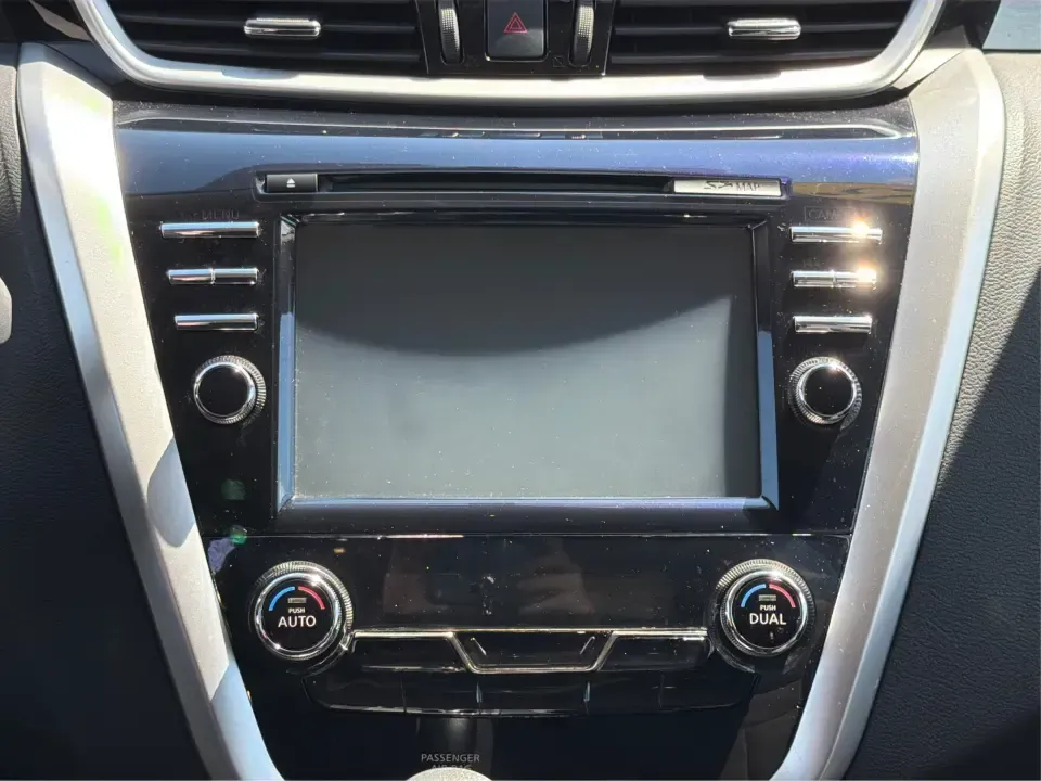 2015 Nissan Murano Platinum AWD (5N1AZ2MH4FN) with an 3.5L V6 DOHC 24V engine, Continuously Variable Transmission transmission, located at 1230 East Main St, Xenia, OH, 45385, (937) 908-9800, 39.688026, -83.910172 - Picture your next weekend escape: five seats filled, luggage packed, and you're cruising from Xenia toward Caesar Creek or up I675 for dinner in Beavercreek-comfortable, confident, and ready for Ohio's changing weather. This 2015 Nissan Murano Platinum AWD is the kind of SUV that fits real life, whe- Photo#12
