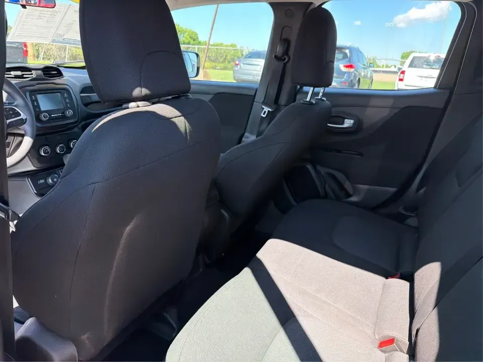 2020 Jeep Renegade Sport 4WD (ZACNJBAB4LP) with an 2.4L L4 DOHC 16V engine, 6M transmission, located at 880 E. National Road, Vandalia, OH, 45377, (937) 908-9800, 39.891918, -84.183594 - Weekend plans shouldn't stop when the forecast turns or the route gets rough-and the 2020 Jeep Renegade Sport 4WD is built for exactly that kind of life. Picture loading up for a quick getaway to Taylorsville MetroPark, cruising up I75 for a Dayton date night, or handling snowy school runs around Va- Photo#10