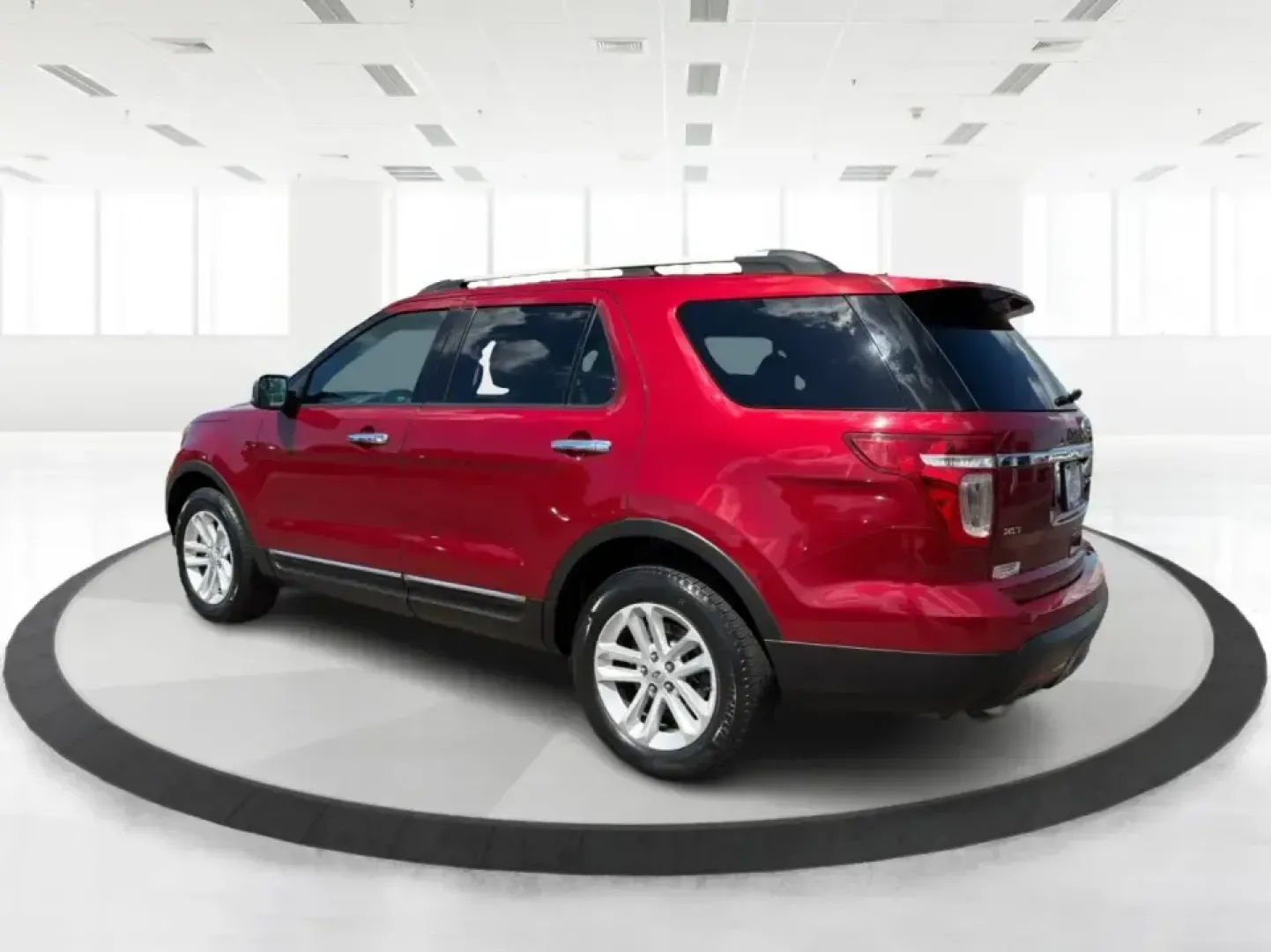 2013 Ford Explorer XLT 4WD (1FM5K8D86DG) with an 3.5L V6 DOHC 24V engine, 6-Speed Automatic transmission, located at 4508 South Dixie Dr, Moraine, OH, 45439, (937) 908-9800, 39.689976, -84.218452 - Load up the family, point the hood toward the open road, and enjoy the kind of SUV flexibility that makes school runs, Costco trips, and weekend getaways feel effortless. This 2013 Ford Explorer XLT 4WD is built for real life in Moraine, OH-whether you're commuting up I-75, meeting friends near the- Photo#4