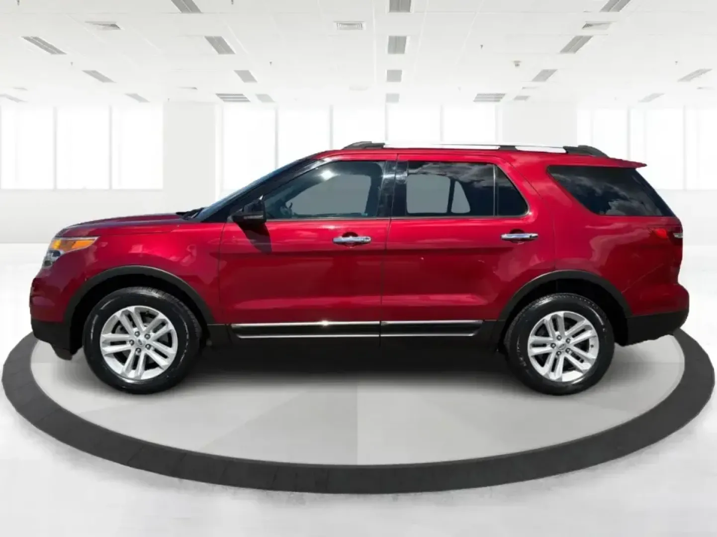 2013 Ford Explorer XLT 4WD (1FM5K8D86DG) with an 3.5L V6 DOHC 24V engine, 6-Speed Automatic transmission, located at 4508 South Dixie Dr, Moraine, OH, 45439, (937) 908-9800, 39.689976, -84.218452 - Load up the family, point the hood toward the open road, and enjoy the kind of SUV flexibility that makes school runs, Costco trips, and weekend getaways feel effortless. This 2013 Ford Explorer XLT 4WD is built for real life in Moraine, OH-whether you're commuting up I-75, meeting friends near the- Photo#5
