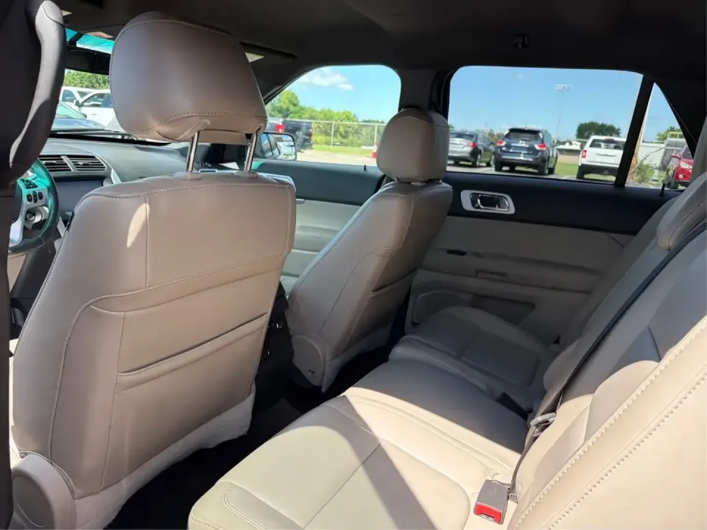 2013 Ford Explorer XLT 4WD (1FM5K8D86DG) with an 3.5L V6 DOHC 24V engine, 6-Speed Automatic transmission, located at 4508 South Dixie Dr, Moraine, OH, 45439, (937) 908-9800, 39.689976, -84.218452 - Load up the family, point the hood toward the open road, and enjoy the kind of SUV flexibility that makes school runs, Costco trips, and weekend getaways feel effortless. This 2013 Ford Explorer XLT 4WD is built for real life in Moraine, OH-whether you're commuting up I-75, meeting friends near the- Photo#10