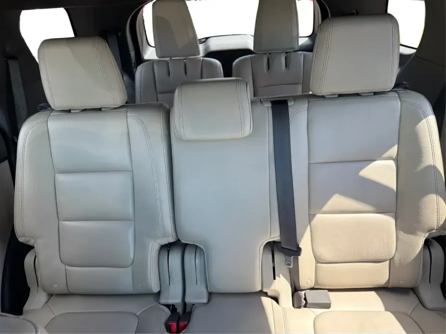 2013 Ford Explorer XLT 4WD (1FM5K8D86DG) with an 3.5L V6 DOHC 24V engine, 6-Speed Automatic transmission, located at 4508 South Dixie Dr, Moraine, OH, 45439, (937) 908-9800, 39.689976, -84.218452 - Load up the family, point the hood toward the open road, and enjoy the kind of SUV flexibility that makes school runs, Costco trips, and weekend getaways feel effortless. This 2013 Ford Explorer XLT 4WD is built for real life in Moraine, OH-whether you're commuting up I-75, meeting friends near the- Photo#14