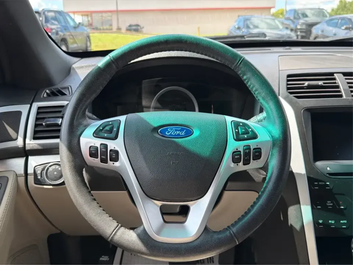 2013 Ford Explorer XLT 4WD (1FM5K8D86DG) with an 3.5L V6 DOHC 24V engine, 6-Speed Automatic transmission, located at 4508 South Dixie Dr, Moraine, OH, 45439, (937) 908-9800, 39.689976, -84.218452 - Load up the family, point the hood toward the open road, and enjoy the kind of SUV flexibility that makes school runs, Costco trips, and weekend getaways feel effortless. This 2013 Ford Explorer XLT 4WD is built for real life in Moraine, OH-whether you're commuting up I-75, meeting friends near the- Photo#16