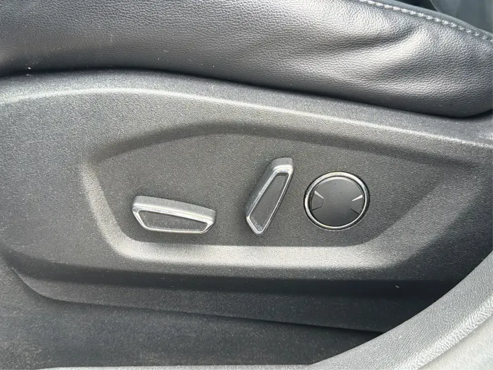 2016 Ford Edge Titanium (2FMPK3K97GB) with an 2.0L L4 DOHC 16V engine, 6A transmission, located at 401 Woodman Dr, Riverside, OH, 45431, (937) 908-9800, 39.760899, -84.123421 - Need an SUV that can handle the weekday grind to Wright-Patterson, school drop-offs, and spontaneous weekend getaways without feeling like a compromise? This 2016 Ford Edge Titanium is built for real life in the Miami Valley-comfortable for long commutes, roomy for growing families, and refined enou- Photo#17