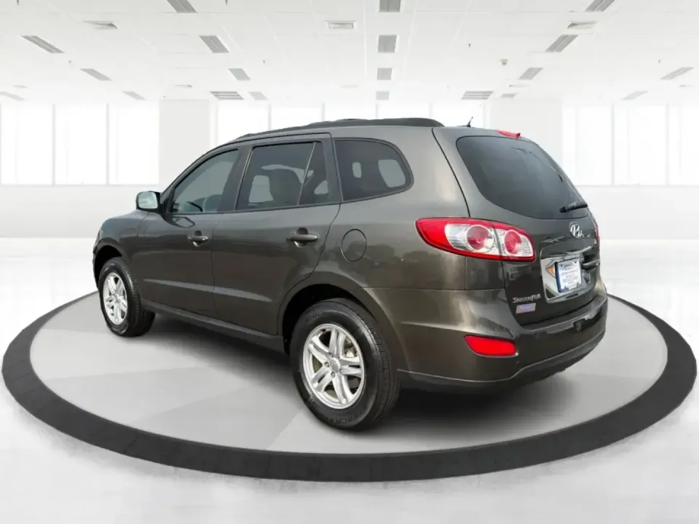 2012 Hyundai Santa Fe GLS 2.4 FWD (5XYZG3AB8CG) with an 2.4L L4 DOHC 16V engine, 6-Speed Automatic transmission, located at 8750 N County Rd 25A, Piqua, OH, 45356, (937) 908-9800, 40.164391, -84.232513 - Picture an easy weekend getaway: you load the cooler, fold the second-row seats for extra gear, and head out of Piqua toward Indian Lake or a day trip through the Miami Valley-without needing a giant SUV. This 2012 Hyundai Santa Fe GLS 2.4 is a practical, five-passenger SUV that fits real life, whet- Photo#4