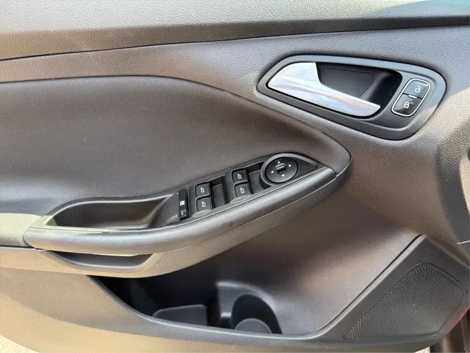 2018 Ford Focus SE (1FADP3K27JL) with an 2L I-4 gasoline direct injection engine, Automatic transmission, located at 401 Woodman Dr, Riverside, OH, 45431, (937) 908-9800, 39.760899, -84.123421 - Need a smart, efficient ride for the daily commute, campus runs, or quick weekend getaways around the Miami Valley? This 2018 Ford Focus SE in eye-catching Hot Pepper Red Metallic Tinted Clearcoat is a practical hatchback-style choice that fits real life-easy to park in busy lots, comfortable for fi- Photo#18