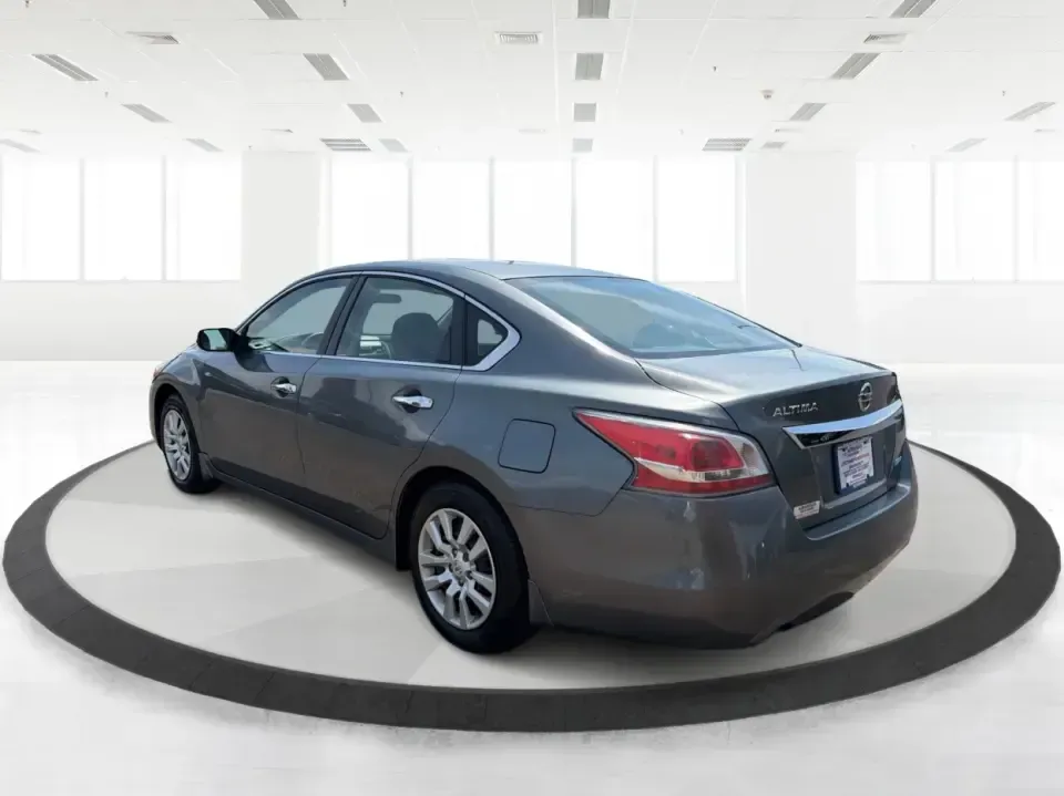 2014 Nissan Altima 2.5 SL (1N4AL3AP4EN) with an 2.5L L4 DOHC 16V engine, Continuously Variable Transmission transmission, located at 8750 N County Rd 25A, Piqua, OH, 45356, (937) 908-9800, 40.164391, -84.232513 - Need a comfortable, fuel-sipping sedan for the daily commute from Piqua to Troy, Dayton, or Sidney-while still being road-trip ready for a weekend at Indian Lake or a Reds game in Cincinnati? This 2014 Nissan Altima 2.5 SL is built for real-life driving: smooth on I75, easy to park around downtown P- Photo#4