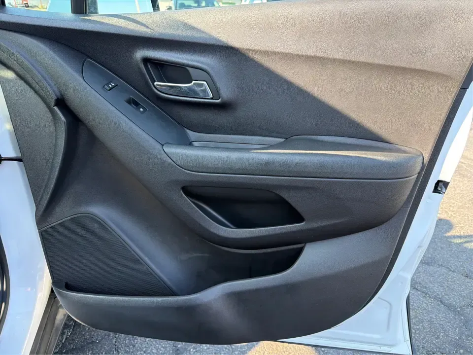 2018 Chevrolet Trax LT FWD (3GNCJLSBXJL) with an 1.4L L4 DOHC 16V engine, 6-Speed Automatic transmission, located at 880 E. National Road, Vandalia, OH, 45377, (937) 908-9800, 39.891918, -84.183594 - Need a small SUV that fits real life in Vandalia-weekday commutes down I75, school drop-offs, and quick weekend escapes to the Dayton area-without feeling bulky or hard to park? This 2018 Chevrolet Trax LT FWD is a smart, city-friendly crossover that's easy to live with, fuel-friendly for daily driv- Photo#19