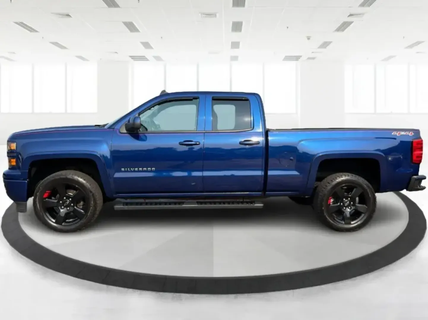 2014 Chevrolet Silverado 1500 1LT Double Cab 4WD (1GCVKREC9EZ) with an 5.3L V8 OHV 16V engine, 6-Speed Automatic transmission, located at 1184 Kauffman Ave, Fairborn, OH, 45324, (937) 908-9800, 39.807072, -84.030914 - Need a truck that can handle Ohio workweeks and still be ready for lake-day gear, home-improvement runs, or a weekend tow? This 2014 Chevrolet Silverado 1500 1LT Double Cab 4WD is built for real life-room for the crew, capability for the job site, and comfort for the commute from Fairborn to Wright-- Photo#5