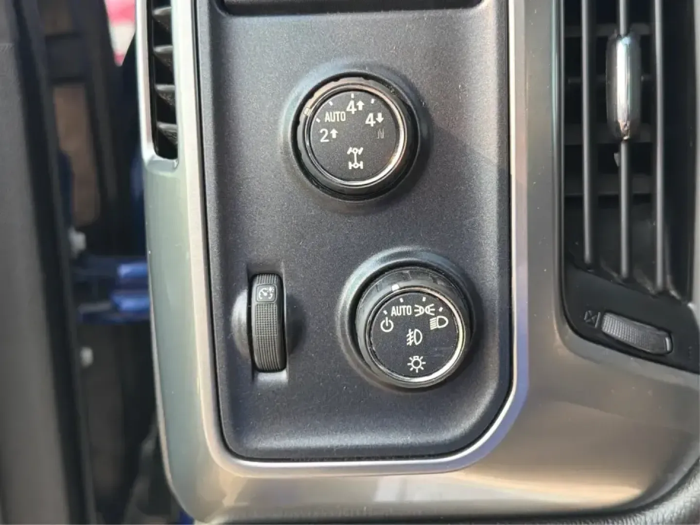 2014 Chevrolet Silverado 1500 1LT Double Cab 4WD (1GCVKREC9EZ) with an 5.3L V8 OHV 16V engine, 6-Speed Automatic transmission, located at 1184 Kauffman Ave, Fairborn, OH, 45324, (937) 908-9800, 39.807072, -84.030914 - Need a truck that can handle Ohio workweeks and still be ready for lake-day gear, home-improvement runs, or a weekend tow? This 2014 Chevrolet Silverado 1500 1LT Double Cab 4WD is built for real life-room for the crew, capability for the job site, and comfort for the commute from Fairborn to Wright-- Photo#17