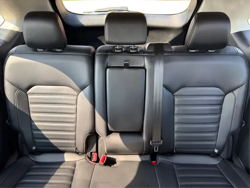 2019 Ford Edge SEL AWD (2FMPK4J95KB) with an 2.0L L4 DOHC 16V engine, 6-Speed Automatic transmission, located at 4508 South Dixie Dr, Moraine, OH, 45439, (937) 908-9800, 39.689976, -84.218452 - Need an SUV that can handle Ohio weather, keep up with a busy week, and still feel comfortable on a weekend getaway? This **2019 Ford Edge SEL AWD** is built for real life in and around **Moraine, OH**-from school drop-offs and grocery runs to road trips up I-75 or a day out at **Carillon Historical- Photo#13