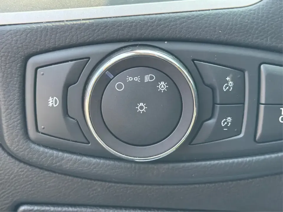 2019 Ford Edge SEL AWD (2FMPK4J95KB) with an 2.0L L4 DOHC 16V engine, 6-Speed Automatic transmission, located at 4508 South Dixie Dr, Moraine, OH, 45439, (937) 908-9800, 39.689976, -84.218452 - Need an SUV that can handle Ohio weather, keep up with a busy week, and still feel comfortable on a weekend getaway? This **2019 Ford Edge SEL AWD** is built for real life in and around **Moraine, OH**-from school drop-offs and grocery runs to road trips up I-75 or a day out at **Carillon Historical- Photo#16