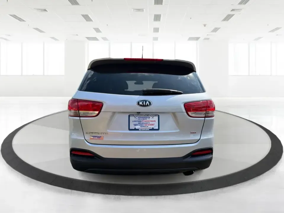 2018 Kia Sorento LX 2WD (5XYPG4A33JG) with an 2.4L L4 DOHC 16V engine, 6-Speed Automatic transmission, located at 1230 East Main St, Xenia, OH, 45385, (937) 908-9800, 39.688026, -83.910172 - Big weekend plans, a busy school schedule, and a daily commute down US-35 all call for one thing: a dependable SUV that fits real life. This 2018 Kia Sorento LX 2WD in Sparkling Silver is a smart pick for Xenia drivers who want comfortable space for passengers and cargo without the bulk of a full-si- Photo#3