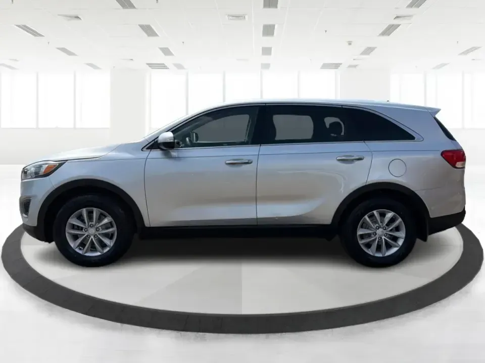 2018 Kia Sorento LX 2WD (5XYPG4A33JG) with an 2.4L L4 DOHC 16V engine, 6-Speed Automatic transmission, located at 1230 East Main St, Xenia, OH, 45385, (937) 908-9800, 39.688026, -83.910172 - Big weekend plans, a busy school schedule, and a daily commute down US-35 all call for one thing: a dependable SUV that fits real life. This 2018 Kia Sorento LX 2WD in Sparkling Silver is a smart pick for Xenia drivers who want comfortable space for passengers and cargo without the bulk of a full-si- Photo#5