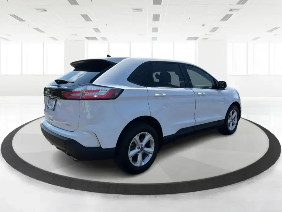 2019 Ford Edge SE FWD (2FMPK3G9XKB) with an 2.0L L4 DOHC 16V engine, 6-Speed Automatic transmission, located at 880 E. National Road, Vandalia, OH, 45377, (937) 908-9800, 39.891918, -84.183594 - Need a practical SUV that fits real life in the Miami Valley-school drop-offs, I75 commutes, and weekend runs to the Dayton Art Institute or the National Museum of the U.S. Air Force? This 2019 Ford Edge SE FWD is built for everyday comfort with the space and tech that make family errands and road t- Photo#2
