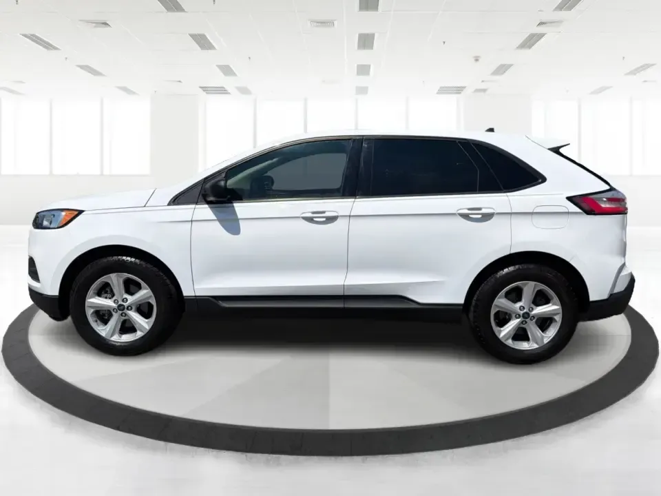 2019 Ford Edge SE FWD (2FMPK3G9XKB) with an 2.0L L4 DOHC 16V engine, 6-Speed Automatic transmission, located at 880 E. National Road, Vandalia, OH, 45377, (937) 908-9800, 39.891918, -84.183594 - Need a practical SUV that fits real life in the Miami Valley-school drop-offs, I75 commutes, and weekend runs to the Dayton Art Institute or the National Museum of the U.S. Air Force? This 2019 Ford Edge SE FWD is built for everyday comfort with the space and tech that make family errands and road t- Photo#5