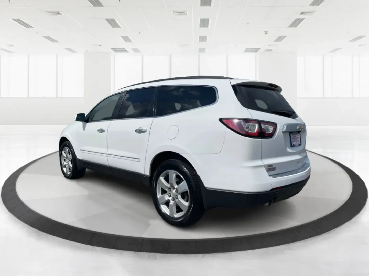 2016 Chevrolet Traverse LTZ (1GNKVJKD6GJ) with an 3.6L V-6 gasoline direct injection engine, located at 1184 Kauffman Ave, Fairborn, OH, 45324, (937) 908-9800, 39.807072, -84.030914 - **Explore Family Adventures with the 2016 Chevrolet Traverse LTZ at Advantage Car and Credit!**<br /> <br /> Are you ready to elevate your family adventures? The 2016 Chevrolet Traverse LTZ is designed for those who lead active lifestyles, whether you're planning a weekend getaway to nearby Yellow S - Photo#4