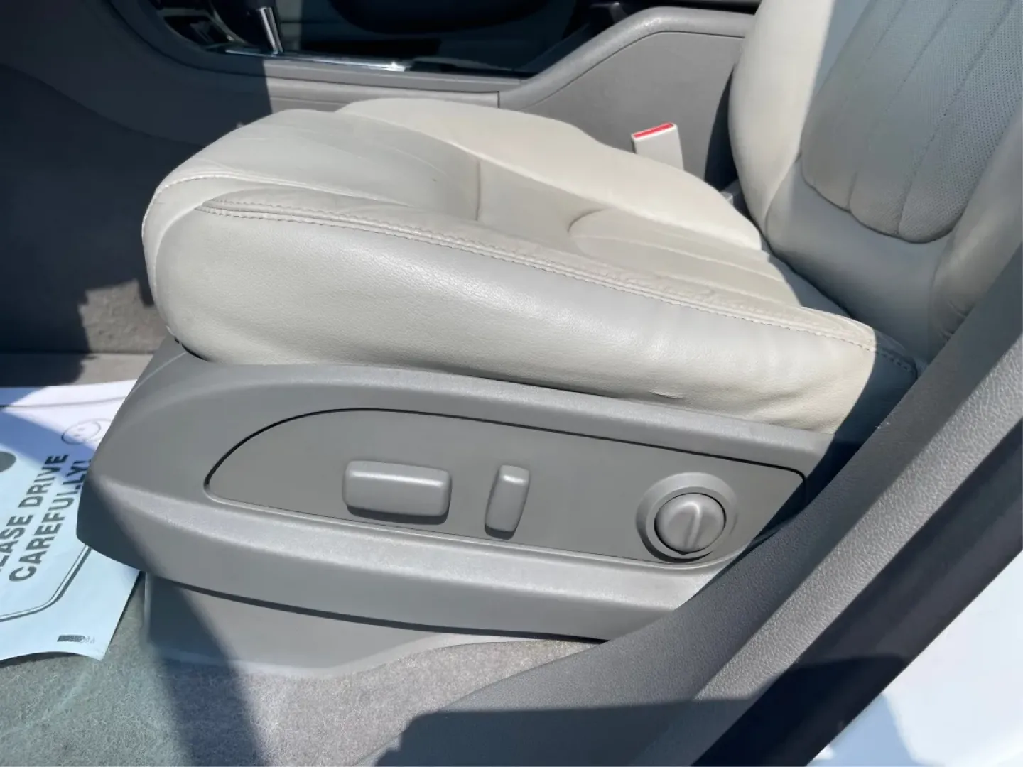 2016 Chevrolet Traverse LTZ (1GNKVJKD6GJ) with an 3.6L V-6 gasoline direct injection engine, located at 1184 Kauffman Ave, Fairborn, OH, 45324, (937) 908-9800, 39.807072, -84.030914 - **Explore Family Adventures with the 2016 Chevrolet Traverse LTZ at Advantage Car and Credit!**<br /> <br /> Are you ready to elevate your family adventures? The 2016 Chevrolet Traverse LTZ is designed for those who lead active lifestyles, whether you're planning a weekend getaway to nearby Yellow S - Photo#18