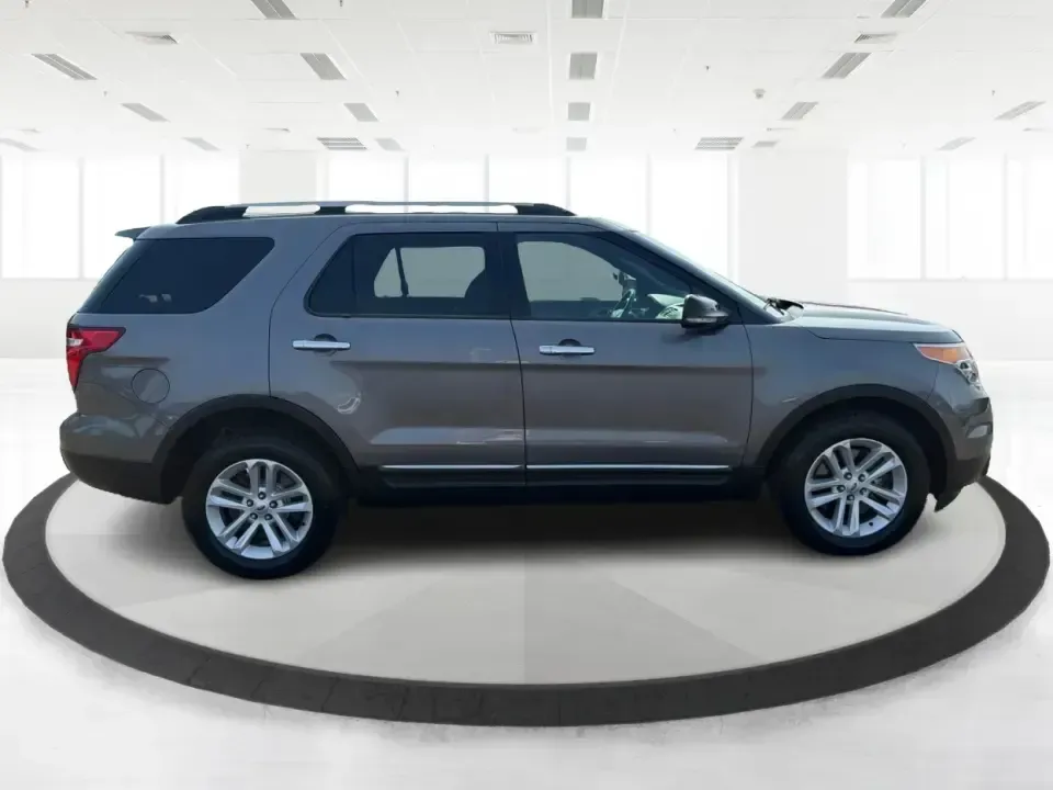 2013 Ford Explorer XLT 4WD (1FM5K8D85DG) with an 3.5L V6 DOHC 24V engine, 6-Speed Automatic transmission, located at 4508 South Dixie Dr, Moraine, OH, 45439, (937) 908-9800, 39.689976, -84.218452 - Need one SUV that can handle school drop-offs, I-75 commutes, and weekend trips to Caesar Creek or a Dayton Dragons game without feeling cramped? This **2013 Ford Explorer XLT 4WD** is built for real life in Southwest Ohio-room for the family, capability for changing weather, and comfort for the lon- Photo#1
