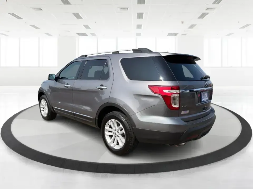 2013 Ford Explorer XLT 4WD (1FM5K8D85DG) with an 3.5L V6 DOHC 24V engine, 6-Speed Automatic transmission, located at 4508 South Dixie Dr, Moraine, OH, 45439, (937) 908-9800, 39.689976, -84.218452 - Need one SUV that can handle school drop-offs, I-75 commutes, and weekend trips to Caesar Creek or a Dayton Dragons game without feeling cramped? This **2013 Ford Explorer XLT 4WD** is built for real life in Southwest Ohio-room for the family, capability for changing weather, and comfort for the lon- Photo#4