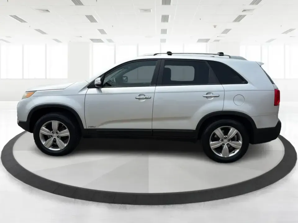 2012 Kia Sorento EX 4WD (5XYKUCA68CG) with an 2.4L L4 DOHC 16V engine, 6-Speed Automatic transmission, located at 1099 N County Rd 25A, Troy, OH, 45373, (937) 908-9800, 40.057079, -84.212883 - Weekend escapes to Caesar Creek, snowy school-drop mornings, and everyday errands up and down I75 feel a lot easier when you've got a comfortable SUV with real all-weather capability. This 2012 Kia Sorento EX 4WD is a smart pick for Troy drivers who want a practical, family-friendly ride that's equa- Photo#5