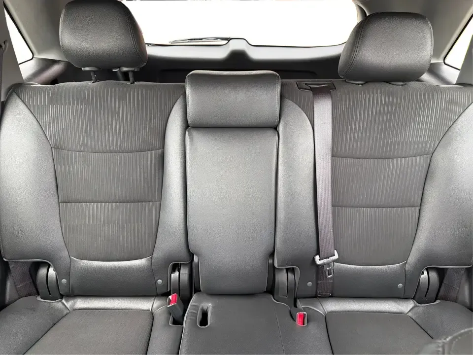 2012 Kia Sorento EX 4WD (5XYKUCA68CG) with an 2.4L L4 DOHC 16V engine, 6-Speed Automatic transmission, located at 1099 N County Rd 25A, Troy, OH, 45373, (937) 908-9800, 40.057079, -84.212883 - Weekend escapes to Caesar Creek, snowy school-drop mornings, and everyday errands up and down I75 feel a lot easier when you've got a comfortable SUV with real all-weather capability. This 2012 Kia Sorento EX 4WD is a smart pick for Troy drivers who want a practical, family-friendly ride that's equa- Photo#14