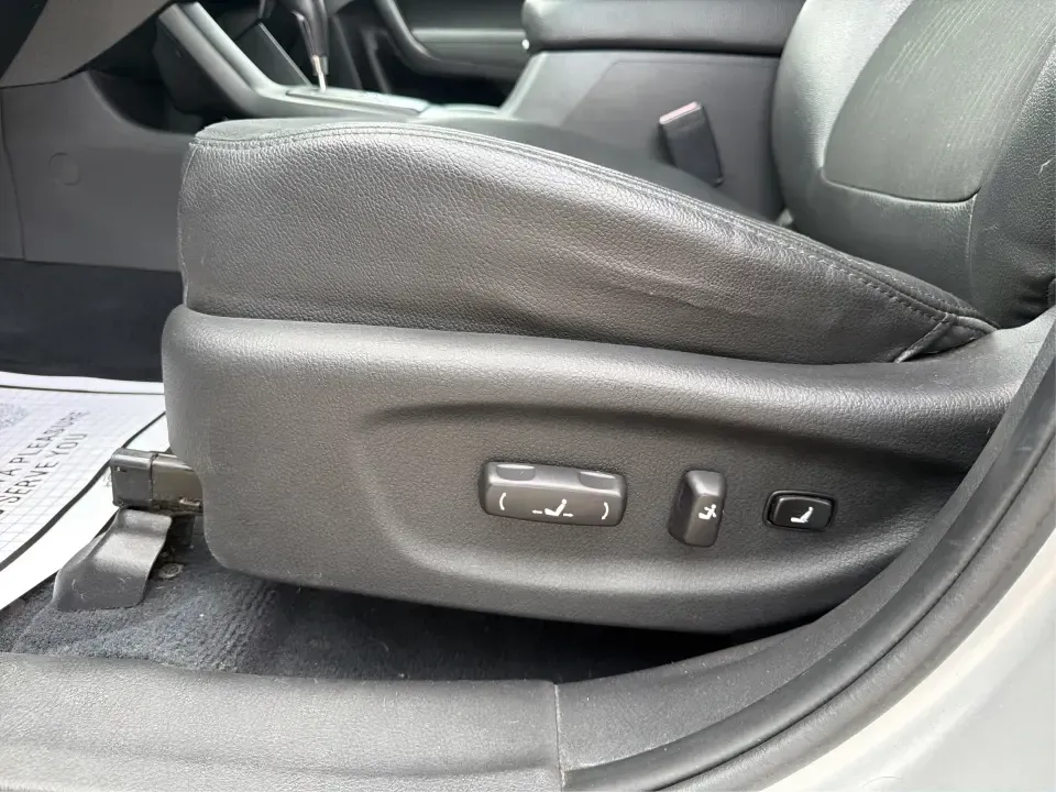 2012 Kia Sorento EX 4WD (5XYKUCA68CG) with an 2.4L L4 DOHC 16V engine, 6-Speed Automatic transmission, located at 1099 N County Rd 25A, Troy, OH, 45373, (937) 908-9800, 40.057079, -84.212883 - Weekend escapes to Caesar Creek, snowy school-drop mornings, and everyday errands up and down I75 feel a lot easier when you've got a comfortable SUV with real all-weather capability. This 2012 Kia Sorento EX 4WD is a smart pick for Troy drivers who want a practical, family-friendly ride that's equa- Photo#17