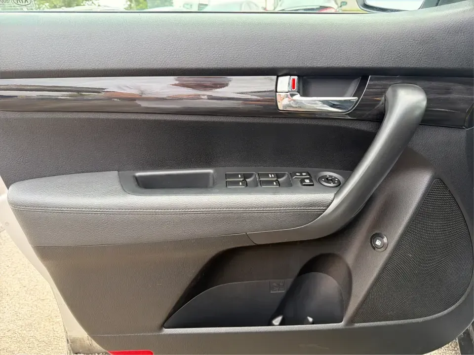 2012 Kia Sorento EX 4WD (5XYKUCA68CG) with an 2.4L L4 DOHC 16V engine, 6-Speed Automatic transmission, located at 1099 N County Rd 25A, Troy, OH, 45373, (937) 908-9800, 40.057079, -84.212883 - Weekend escapes to Caesar Creek, snowy school-drop mornings, and everyday errands up and down I75 feel a lot easier when you've got a comfortable SUV with real all-weather capability. This 2012 Kia Sorento EX 4WD is a smart pick for Troy drivers who want a practical, family-friendly ride that's equa- Photo#18