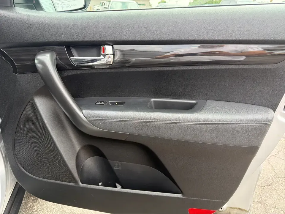 2012 Kia Sorento EX 4WD (5XYKUCA68CG) with an 2.4L L4 DOHC 16V engine, 6-Speed Automatic transmission, located at 1099 N County Rd 25A, Troy, OH, 45373, (937) 908-9800, 40.057079, -84.212883 - Weekend escapes to Caesar Creek, snowy school-drop mornings, and everyday errands up and down I75 feel a lot easier when you've got a comfortable SUV with real all-weather capability. This 2012 Kia Sorento EX 4WD is a smart pick for Troy drivers who want a practical, family-friendly ride that's equa- Photo#19