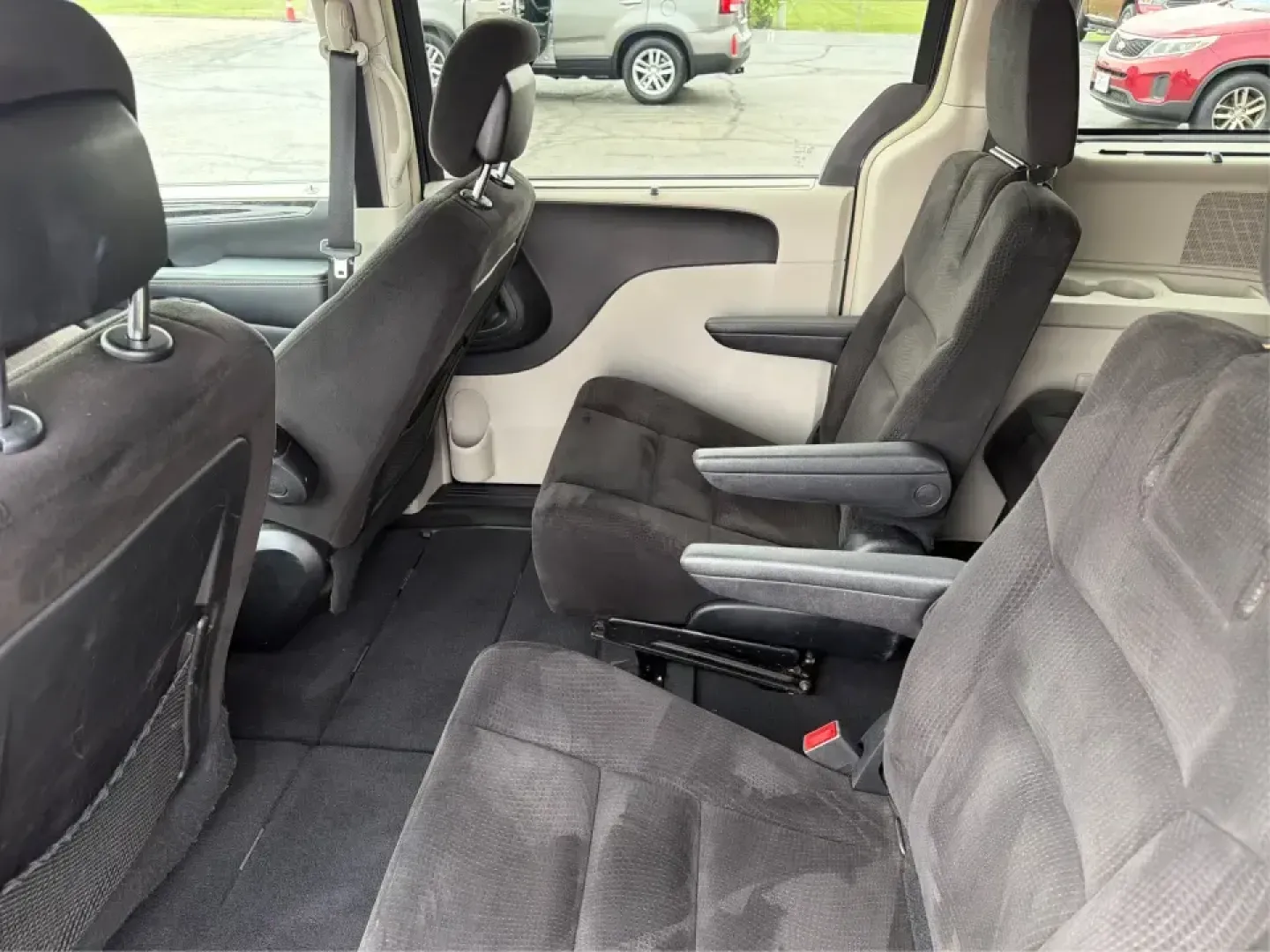 2014 Chrysler Town and Country Touring (2C4RC1BG7ER) with an 3.6L V6 DOHC 24V engine, 6-Speed Automatic transmission, located at 880 E. National Road, Vandalia, OH, 45377, (937) 908-9800, 39.891918, -84.183594 - Whether you're shuttling kids to practice, commuting up and down I-75, or packing up for a weekend at the National Museum of the U.S. Air Force, a minivan that's comfortable, capable, and easy to live with can make every day smoother. This 2014 Chrysler Town and Country Touring is built for real-l- Photo#10