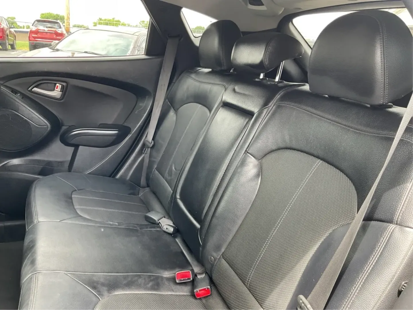 2013 Hyundai Tucson Limited (KM8JUCAC4DU) with an Other engine, located at 4508 South Dixie Dr, Moraine, OH, 45439, (937) 908-9800, 39.689976, -84.218452 - **Discover Your New Adventure Vehicle: 2013 Hyundai Tucson Limited at Advantage Car and Credit!** <br /> <br /> Are you searching for the perfect SUV that combines style, comfort, and versatility? Look no further than this striking 2013 Hyundai Tucson Limited, located right here at Advantage Car an - Photo#9