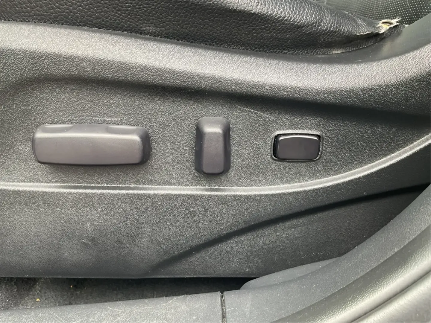 2013 Hyundai Tucson Limited (KM8JUCAC4DU) with an Other engine, located at 4508 South Dixie Dr, Moraine, OH, 45439, (937) 908-9800, 39.689976, -84.218452 - **Discover Your New Adventure Vehicle: 2013 Hyundai Tucson Limited at Advantage Car and Credit!** <br /> <br /> Are you searching for the perfect SUV that combines style, comfort, and versatility? Look no further than this striking 2013 Hyundai Tucson Limited, located right here at Advantage Car an - Photo#15