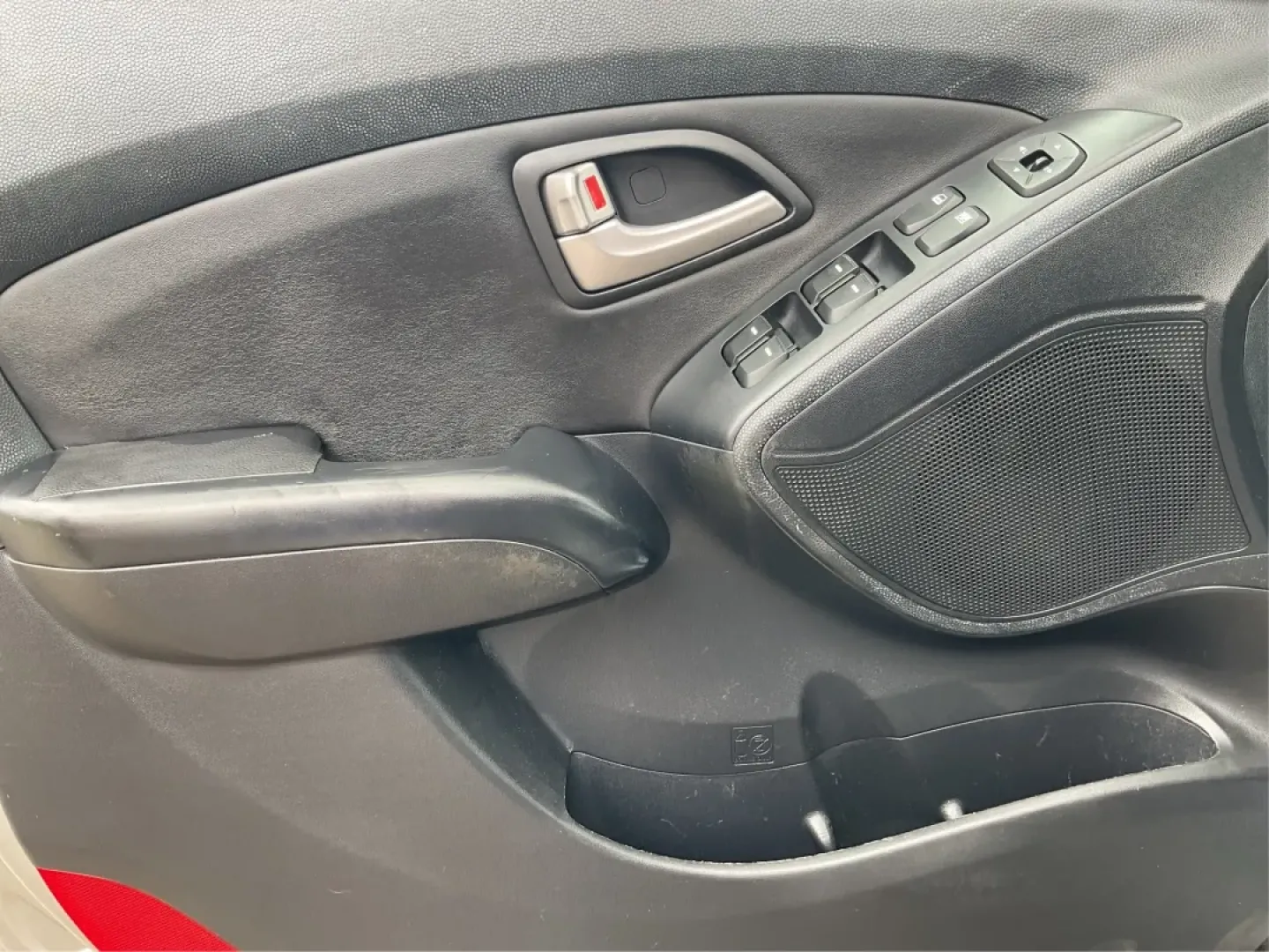 2013 Hyundai Tucson Limited (KM8JUCAC4DU) with an Other engine, located at 4508 South Dixie Dr, Moraine, OH, 45439, (937) 908-9800, 39.689976, -84.218452 - **Discover Your New Adventure Vehicle: 2013 Hyundai Tucson Limited at Advantage Car and Credit!** <br /> <br /> Are you searching for the perfect SUV that combines style, comfort, and versatility? Look no further than this striking 2013 Hyundai Tucson Limited, located right here at Advantage Car an - Photo#16