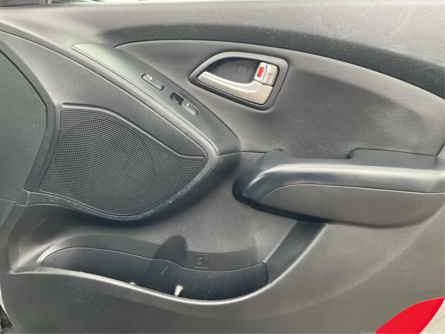 2013 Hyundai Tucson Limited (KM8JUCAC4DU) with an Other engine, located at 4508 South Dixie Dr, Moraine, OH, 45439, (937) 908-9800, 39.689976, -84.218452 - **Discover Your New Adventure Vehicle: 2013 Hyundai Tucson Limited at Advantage Car and Credit!** <br /> <br /> Are you searching for the perfect SUV that combines style, comfort, and versatility? Look no further than this striking 2013 Hyundai Tucson Limited, located right here at Advantage Car an - Photo#17