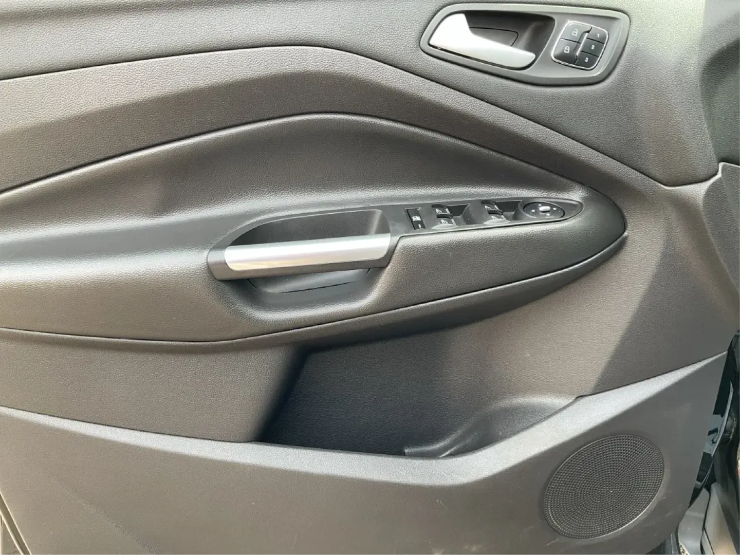 2015 Ford Escape Titanium (1FMCU9J95FU) with an Other engine, located at 1099 N County Rd 25A, Troy, OH, 45373, (937) 908-9800, 40.057079, -84.212883 - Discover your next adventure with the 2015 Ford Escape Titanium, now available at Advantage Car and Credit in Fairborn, OH! Whether you're looking for a family-friendly SUV, a reliable commuter vehicle, or a versatile option for weekend getaways, this Escape checks all the boxes. With a stunning Tux - Photo#18