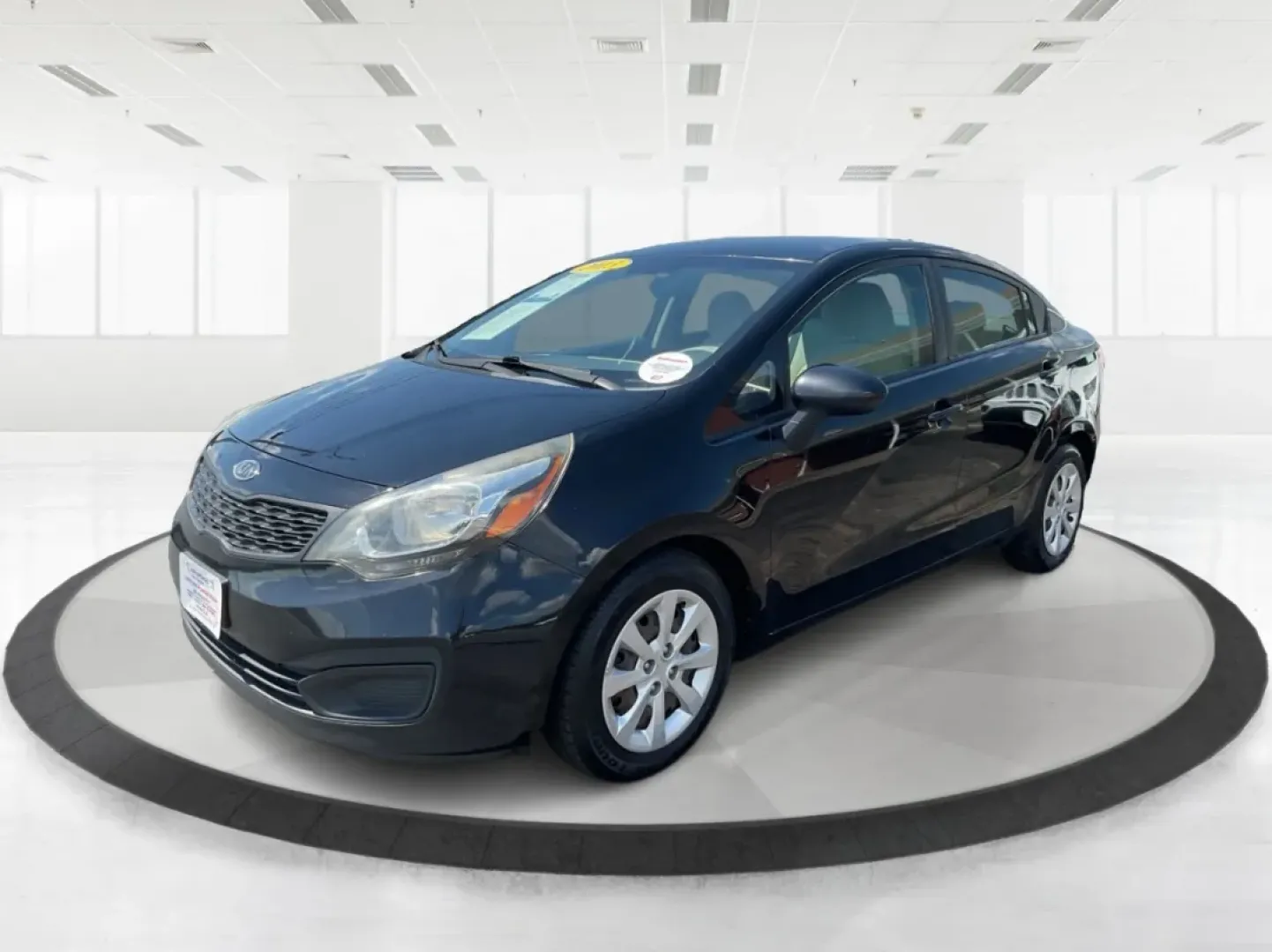 2013 Kia Rio LX (KNADM4A35D6) with an 1.6L I-4 gasoline direct injection engine, located at 1230 East Main St, Xenia, OH, 45385, (937) 908-9800, 39.688026, -83.910172 - Looking for a compact car that perfectly balances style, efficiency, and comfort? The 2013 Kia Rio LX is just what you need! Ideal for daily commutes, weekend getaways, or even as a reliable first car for young drivers, this sedan delivers a fantastic driving experience without breaking the bank. At - Photo#8