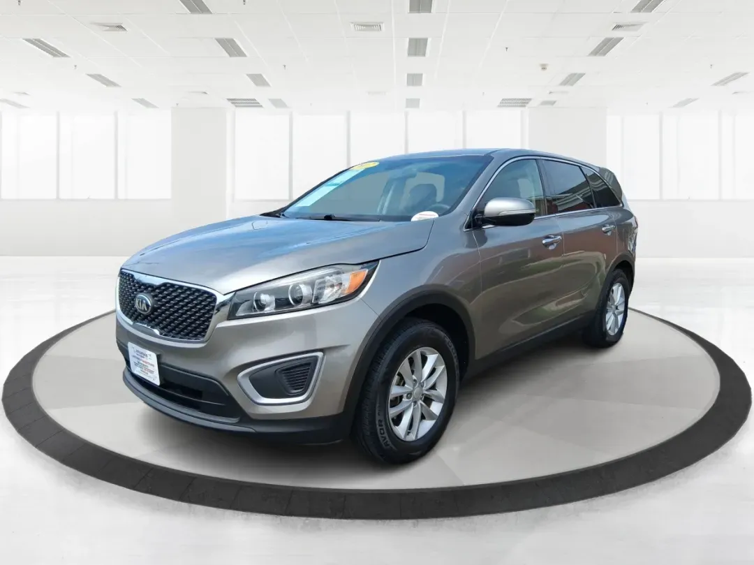 2017 Kia Sorento 2.4L L (5XYPG4A32HG) with an 2.4L I-4 gasoline direct injection engine, located at 8750 N County Rd 25A, Piqua, OH, 45356, (937) 908-9800, 40.164391, -84.232513 - **Unleash Your Adventurous Spirit with this 2017 Kia Sorento at Advantage Car and Credit in Xenia, OH!**<br /> <br /> Are you ready to elevate your family adventures or conquer your daily commute? Look no further than the 2017 Kia Sorento, a versatile SUV that perfectly aligns with your lifestyle ne - Photo#8