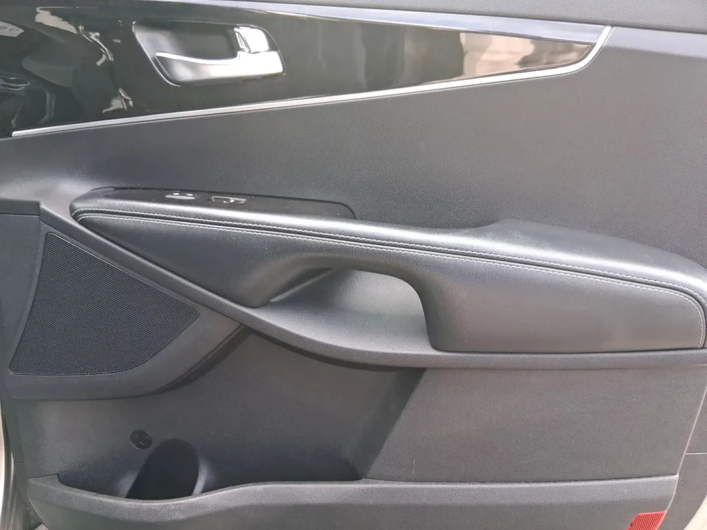 2017 Kia Sorento 2.4L L (5XYPG4A32HG) with an 2.4L I-4 gasoline direct injection engine, located at 8750 N County Rd 25A, Piqua, OH, 45356, (937) 908-9800, 40.164391, -84.232513 - **Unleash Your Adventurous Spirit with this 2017 Kia Sorento at Advantage Car and Credit in Xenia, OH!**<br /> <br /> Are you ready to elevate your family adventures or conquer your daily commute? Look no further than the 2017 Kia Sorento, a versatile SUV that perfectly aligns with your lifestyle ne - Photo#18