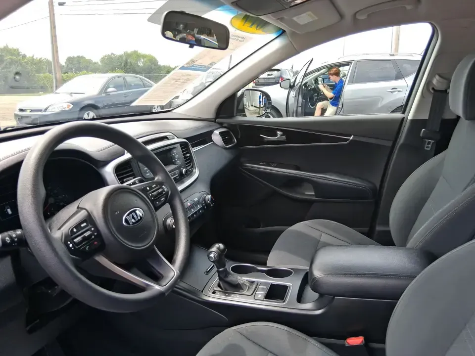 2017 Kia Sorento 2.4L L (5XYPG4A32HG) with an 2.4L I-4 gasoline direct injection engine, 6A transmission, located at 4508 South Dixie Dr, Moraine, OH, 45439, (937) 908-9800, 39.689976, -84.218452 - **Unleash Your Adventurous Spirit with this 2017 Kia Sorento at Advantage Car and Credit in Xenia, OH!**<br /> <br /> Are you ready to elevate your family adventures or conquer your daily commute? Look no further than the 2017 Kia Sorento, a versatile SUV that perfectly aligns with your lifestyle ne - Photo#9