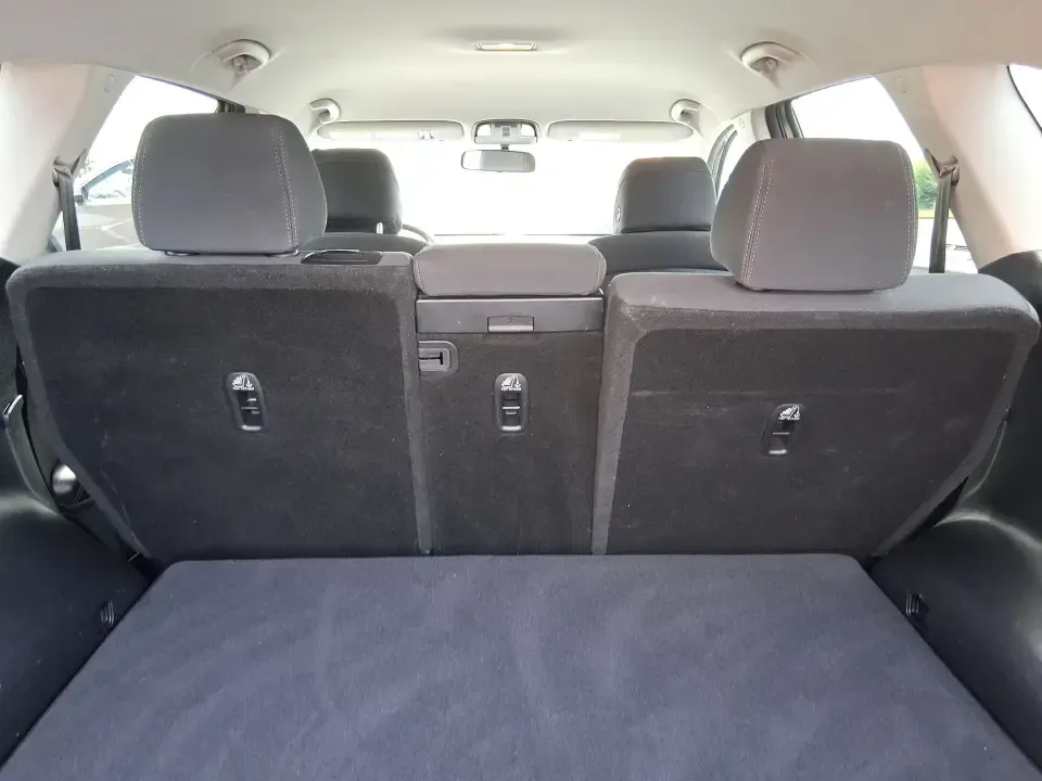 2017 Kia Sorento 2.4L L (5XYPG4A32HG) with an 2.4L I-4 gasoline direct injection engine, 6A transmission, located at 4508 South Dixie Dr, Moraine, OH, 45439, (937) 908-9800, 39.689976, -84.218452 - **Unleash Your Adventurous Spirit with this 2017 Kia Sorento at Advantage Car and Credit in Xenia, OH!**<br /> <br /> Are you ready to elevate your family adventures or conquer your daily commute? Look no further than the 2017 Kia Sorento, a versatile SUV that perfectly aligns with your lifestyle ne - Photo#12