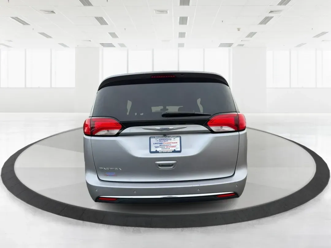2019 Chrysler Pacifica Touring-L (2C4RC1BG5KR) with an 3.6L V6 DOHC 24V engine, 9-Speed Automatic transmission, located at 1099 N County Rd 25A, Troy, OH, 45373, (937) 908-9800, 40.057079, -84.212883 - **Experience Family Adventures with the 2019 Chrysler Pacifica Touring-L from Advantage Car and Credit!**<br /> <br /> Are you searching for the perfect vehicle to accommodate your family's growing needs? Look no further! The 2019 Chrysler Pacifica Touring-L is designed with families in mind, offeri - Photo#3
