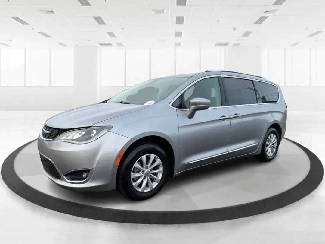 2019 Chrysler Pacifica Touring-L (2C4RC1BG5KR) with an 3.6L V6 DOHC 24V engine, 9-Speed Automatic transmission, located at 1099 N County Rd 25A, Troy, OH, 45373, (937) 908-9800, 40.057079, -84.212883 - **Experience Family Adventures with the 2019 Chrysler Pacifica Touring-L from Advantage Car and Credit!**<br /> <br /> Are you searching for the perfect vehicle to accommodate your family's growing needs? Look no further! The 2019 Chrysler Pacifica Touring-L is designed with families in mind, offeri - Photo#8