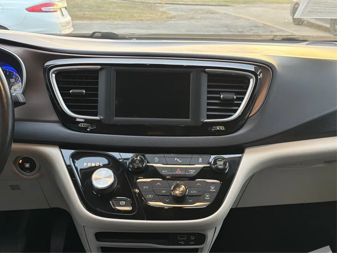 2019 Chrysler Pacifica Touring-L (2C4RC1BG5KR) with an 3.6L V6 DOHC 24V engine, 9-Speed Automatic transmission, located at 1099 N County Rd 25A, Troy, OH, 45373, (937) 908-9800, 40.057079, -84.212883 - **Experience Family Adventures with the 2019 Chrysler Pacifica Touring-L from Advantage Car and Credit!**<br /> <br /> Are you searching for the perfect vehicle to accommodate your family's growing needs? Look no further! The 2019 Chrysler Pacifica Touring-L is designed with families in mind, offeri - Photo#13