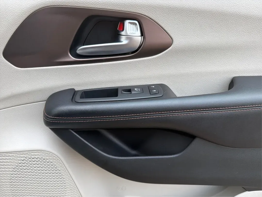 2019 Chrysler Pacifica Touring-L (2C4RC1BG5KR) with an 3.6L V6 DOHC 24V engine, 9-Speed Automatic transmission, located at 1099 N County Rd 25A, Troy, OH, 45373, (937) 908-9800, 40.057079, -84.212883 - **Experience Family Adventures with the 2019 Chrysler Pacifica Touring-L from Advantage Car and Credit!**<br /> <br /> Are you searching for the perfect vehicle to accommodate your family's growing needs? Look no further! The 2019 Chrysler Pacifica Touring-L is designed with families in mind, offeri - Photo#20