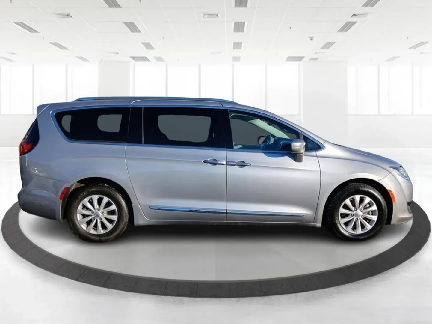 2019 Chrysler Pacifica Touring-L (2C4RC1BG5KR) with an 3.6L V6 DOHC 24V engine, 9-Speed Automatic transmission, located at 8750 N County Rd 25A, Piqua, OH, 45356, (937) 908-9800, 40.164391, -84.232513 - **Experience Family Adventures with the 2019 Chrysler Pacifica Touring-L from Advantage Car and Credit!**<br /> <br /> Are you searching for the perfect vehicle to accommodate your family's growing needs? Look no further! The 2019 Chrysler Pacifica Touring-L is designed with families in mind, offeri - Photo#1